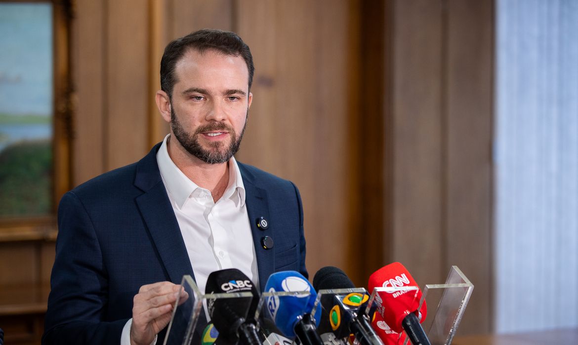 Governo garante superávit primário em 2027 e defende estabilidade fiscal