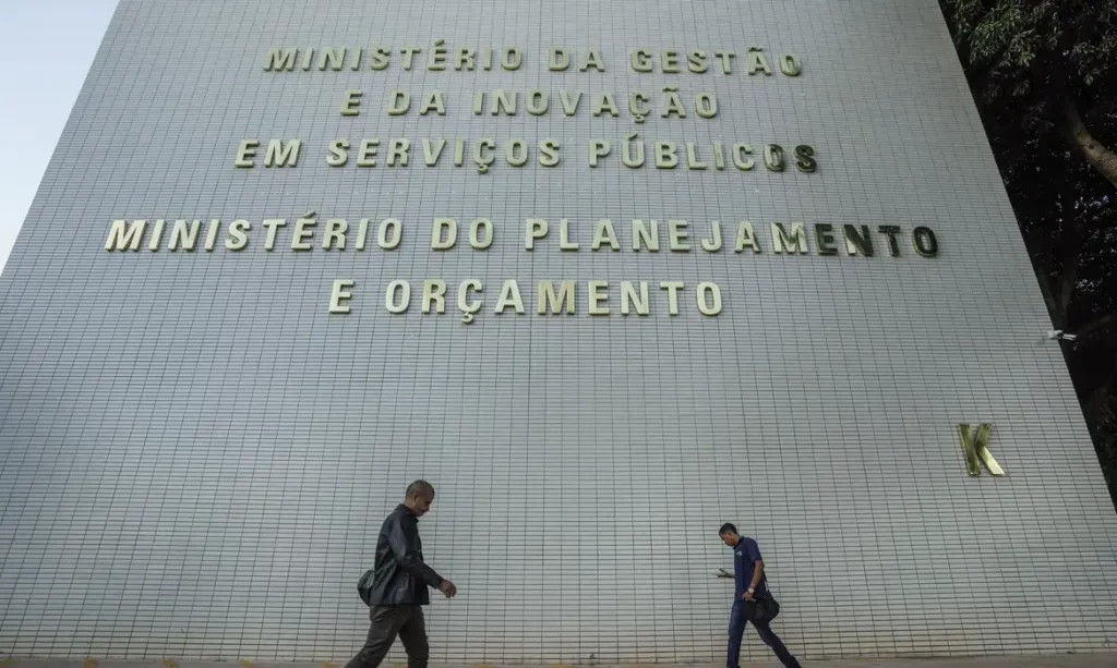 Governo planeja remanejar cerca de vinte bilhões no Orçamento de 2027