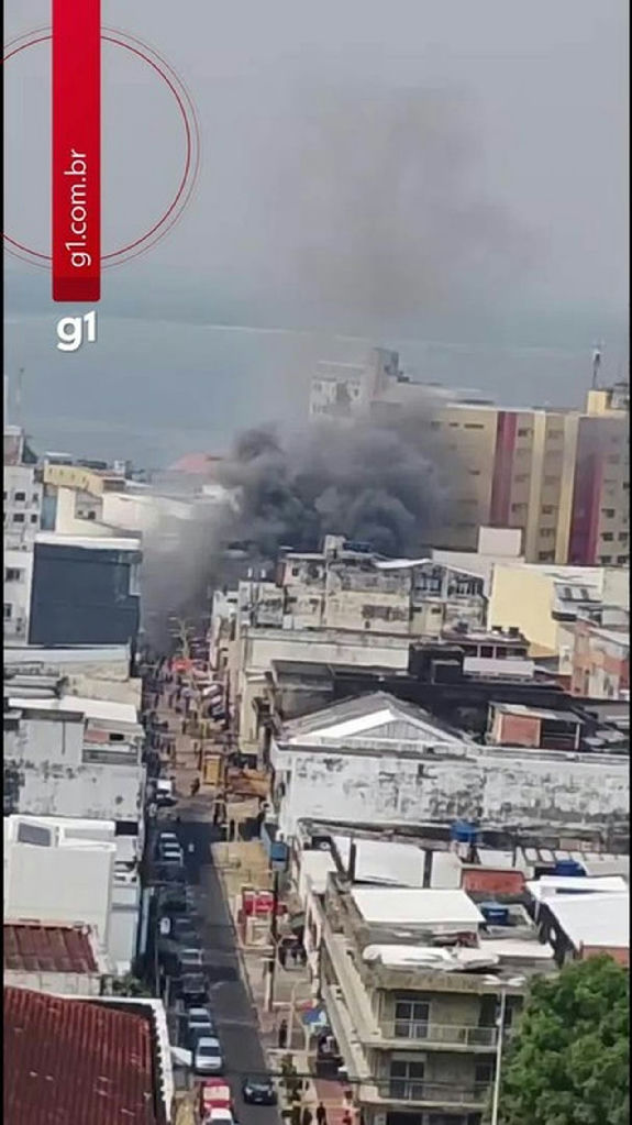 Incêndio no Centro de Manaus: chamas em dois prédios mobilizam equipes e deixam 15 atendidos por fumaça