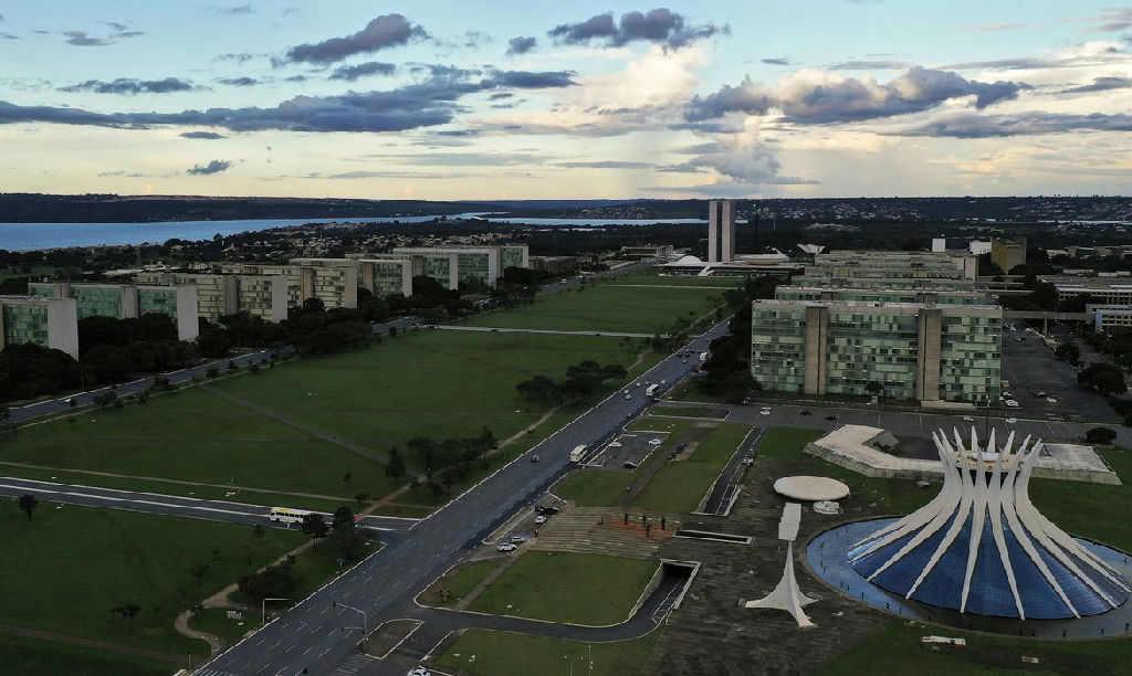 Lula e Flávio Bolsonaro expõem divergências profundas sobre o papel do Estado na economia