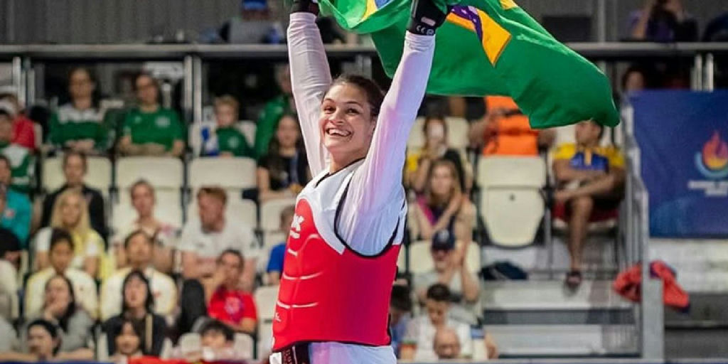 Maria Clara Pacheco brilha em Paris e conquista terceiro ouro no Grand Prix de Taekwondo