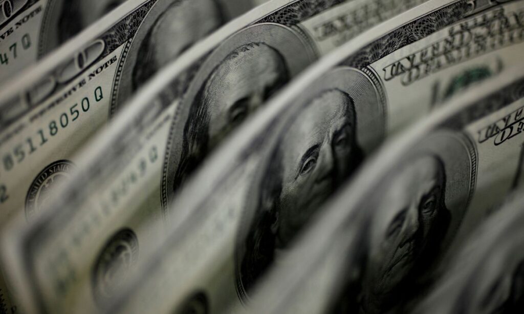 Mercados financeiros registram queda de 13,88% na bolsa e alta de 8,21% no dólar após reeleição de Lula