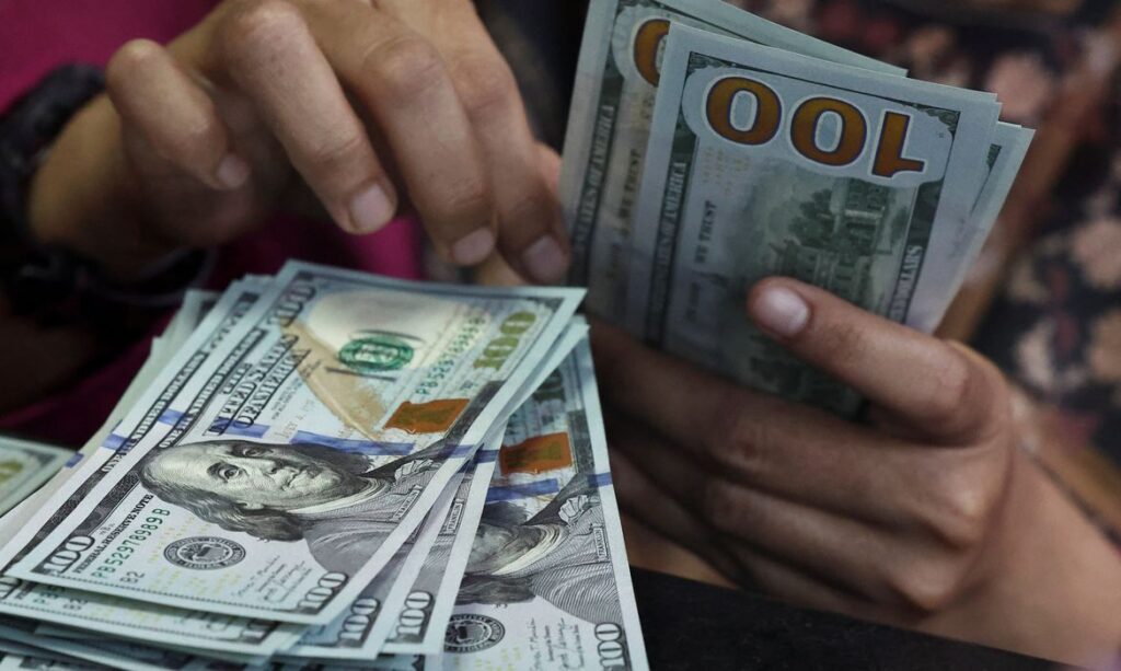 Moeda americana encerra semana abaixo de R$ 5 com queda de 1,58%