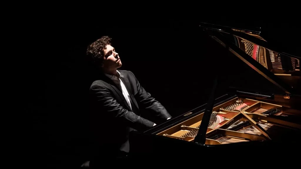 Pianista premiado internacionalmente se apresenta de graça no Teatro Amazonas nesta quinta-feira