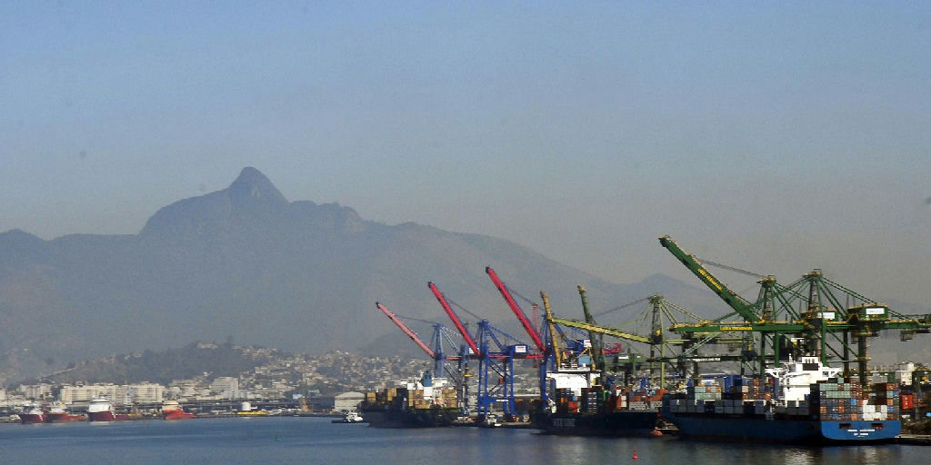 Projeção de superávit comercial para 2026 é revisada para US$ 84,4 bilhões