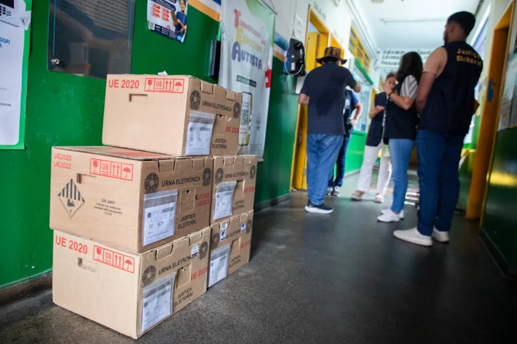 Tre-am mobiliza grande operação para distribuir urnas eletrônicas em Manaus