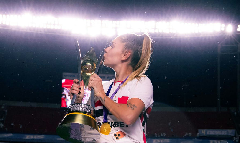 Zagueira do São Paulo e campeã nacional, Carol Gil é chamada para amistosos da seleção em outubro