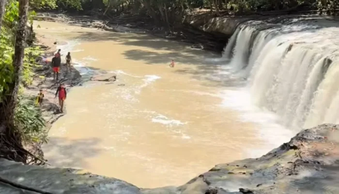 Água barrenta na Cachoeira Natal: fiscalização no Amazonas revela obra irregular e multa milionária