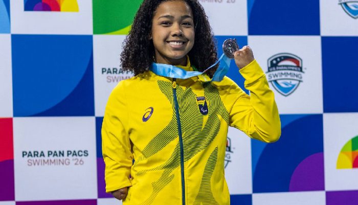 Alessandra Oliveira bate recorde mundial dos 100m peito e leva prata no Parapan-pacífico