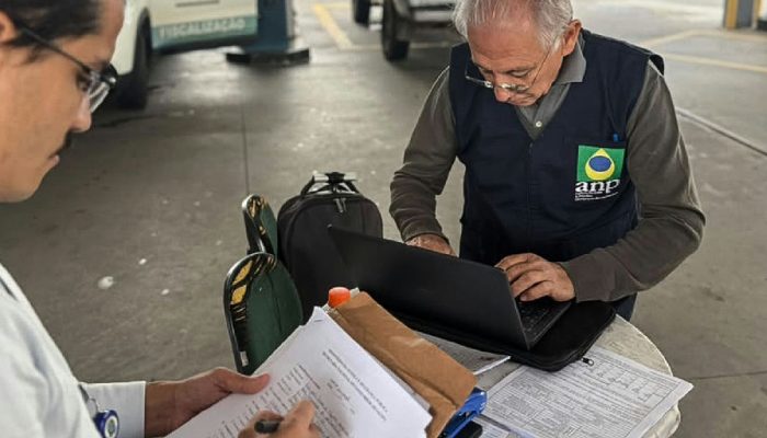 ANP multa distribuidoras em R$ 200 milhões por abusos nos preços dos combustíveis