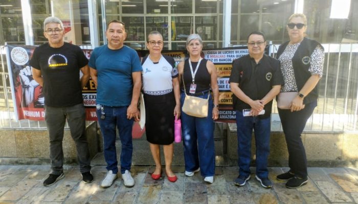 Bancários do Amazonas cruzam os braços em protesto por reajuste e melhores condições