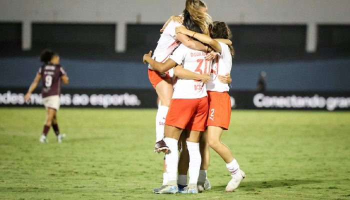 Bragantino vence Ferroviária por 2 a 0 e larga na frente por vaga na semifinal da Copa do Brasil