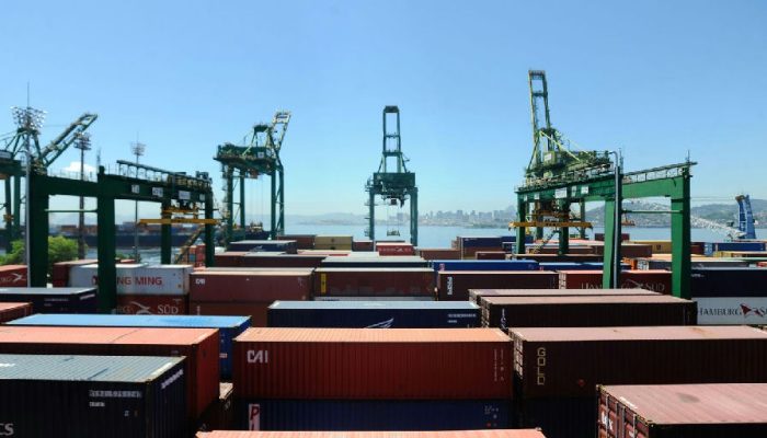 Brasil e EUA agendam reunião virtual para debater sobretaxas comerciais