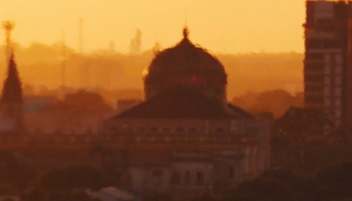 Calor intenso em Manaus pinta cúpula do Teatro Amazonas de laranja