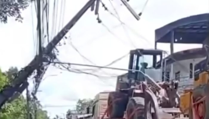 Carreta derruba poste na Avenida Otília e paralisa trânsito na zona oeste de Manaus
