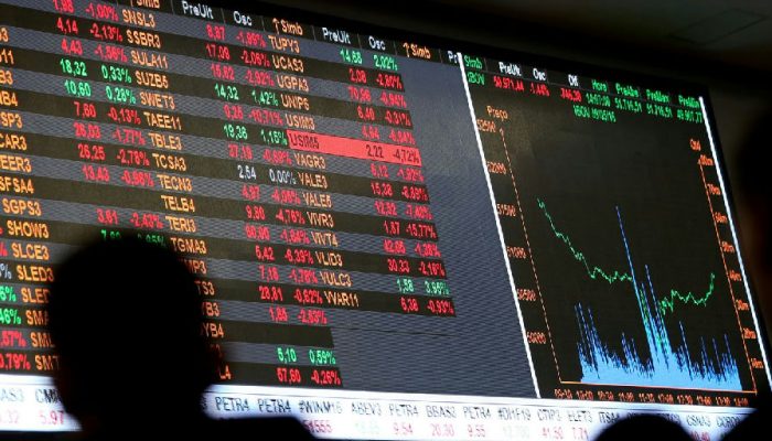 Dólar recua a R$ 5 e Ibovespa dispara quase 8% após primeiro turno das eleições