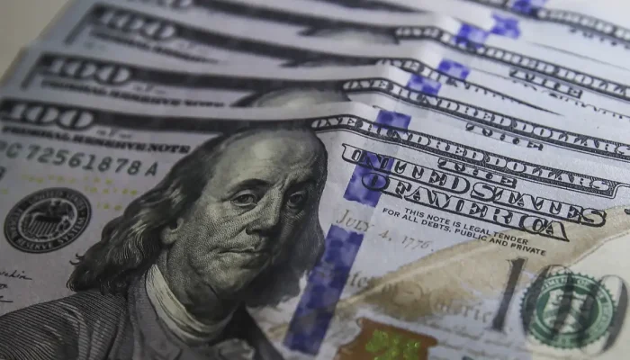 Dólar recua para R$ 5,10 com juros dos EUA estáveis e mercados atentos