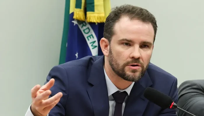 Durigan esclarece que juros altos e rolagem impulsionam dívida pública, não os gastos