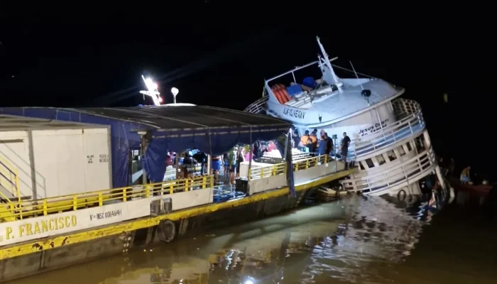 Embarcação Almirante Oliveira V naufraga parcialmente e mobiliza resgate no rio Juruá