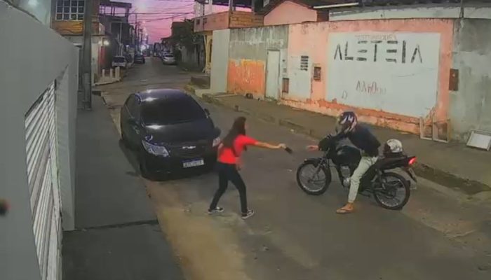 Engenhosidade em meio ao pavor: mulher esconde celular novo e entrega aparelho antigo durante assalto em Manaus