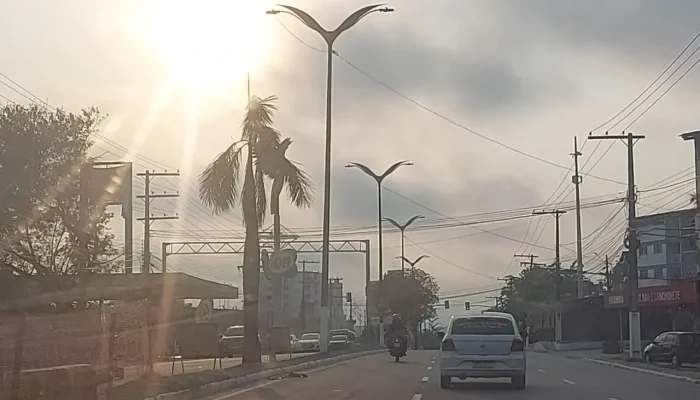 Fumaça afeta rotina e deixa qualidade do ar entre moderada e muito ruim em Manaus nesta terça (20)