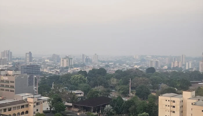 Fumaça cobre Manaus pela sétima vez em duas semanas e eleva alerta de poluição na capital