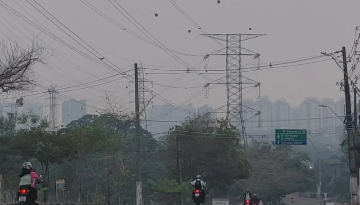 Fumaça encobre Manaus e coloca capital na liderança nacional da poluição atmosférica