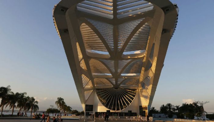 Futebol feminino em debate: EBC marca presença em cúpula internacional no Rio