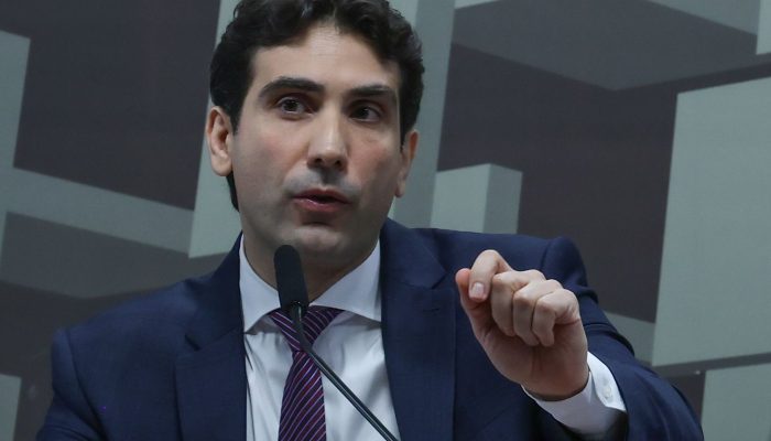 Galípolo aponta risco à estabilidade por pressão de não bancárias no FGC