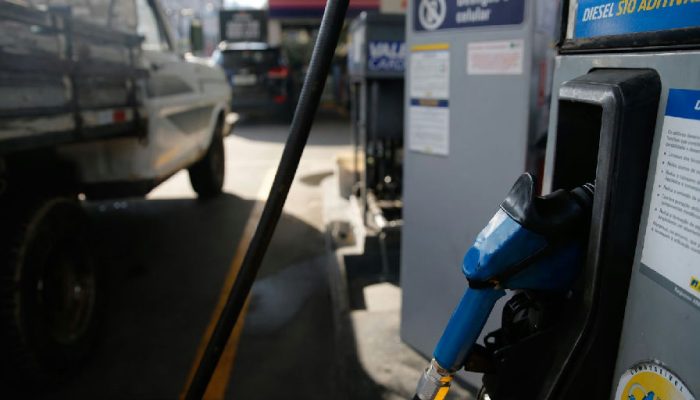 Governo amplia subsídios aos combustíveis para conter impacto da alta do petróleo