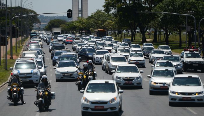 Governo eleva teto de financiamento para carros de aplicativo a R$ 200 mil