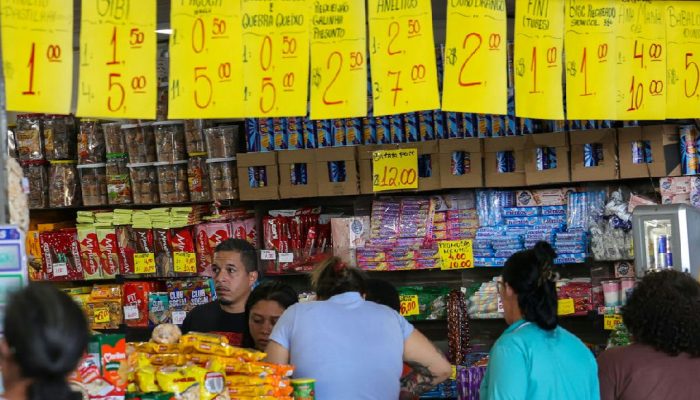 Governo federal estuda crédito e capacitação para empresas diante do fim da escala 6x1