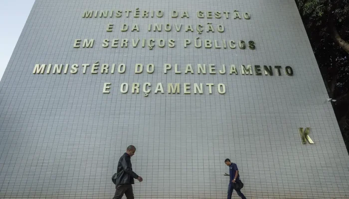 Governo planeja remanejar cerca de vinte bilhões no Orçamento de 2027