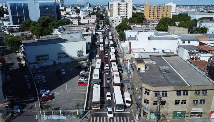 Transporte público em Manaus: paralisação total de ônibus gera transtornos