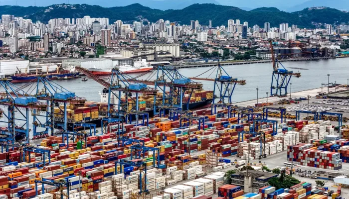 Governo destina R$ 18,5 bilhões em socorro financeiro a empresas impactadas por tarifas dos EUA