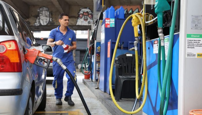 Subsídio da gasolina é estendido por 30 dias para conter alta de preços