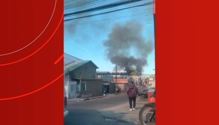 Incêndio de grandes proporções mobiliza moradores no conjunto Ouro Verde em Manaus