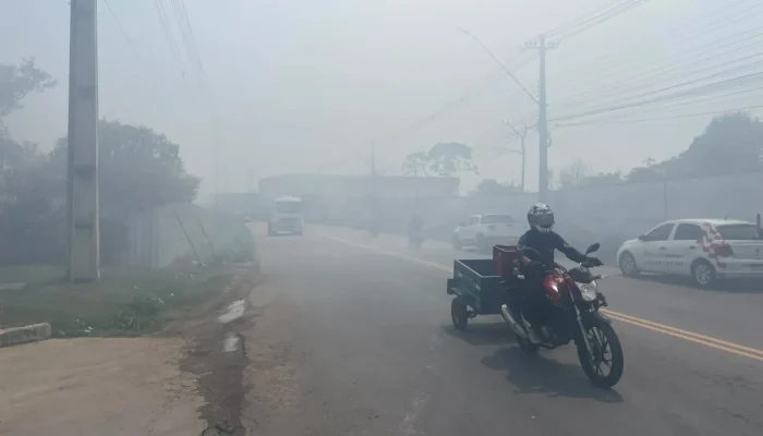 Incêndio em lixão no Distrito Industrial 2 espalha fumaça e piora qualidade do ar em Manaus