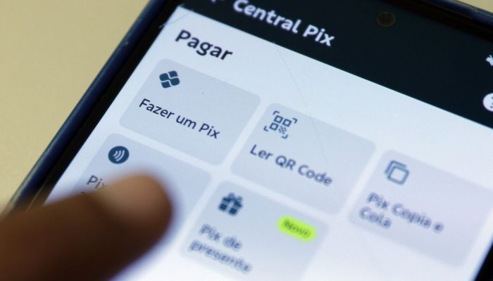 Instabilidade no PIX paralisa pagamentos e gera onda de reclamações no domingo