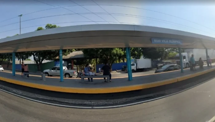 Interdição de plataforma de ônibus na Alameda Cosme Ferreira em Manaus altera rotina de passageiros