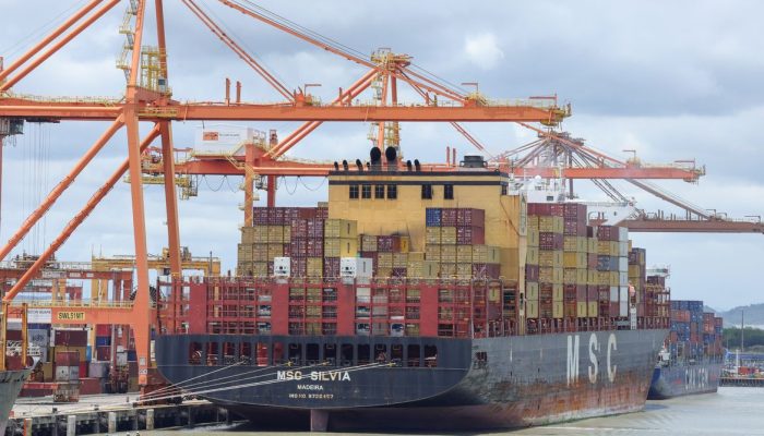 Julho fecha com superávit de US$ 7 bilhões na balança comercial