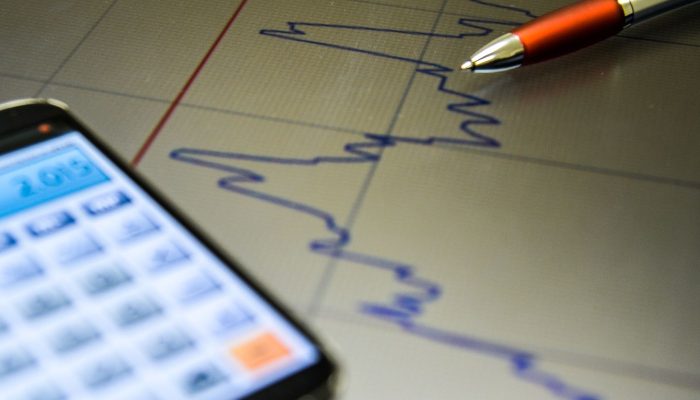 Mercado financeiro ajusta para baixo projeção de PIB para 2026