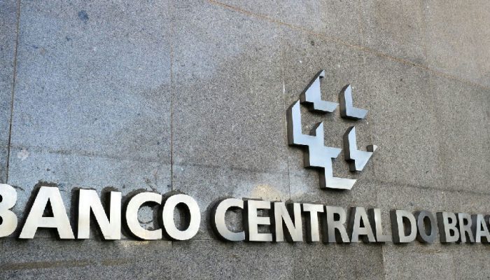 Mercado financeiro ajusta previsão de inflação para 5% e mantém desafios para o Banco Central