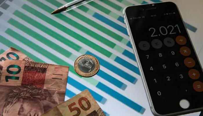 Mercado financeiro projeta queda na Selic de 2026, primeira revisão para baixo desde março