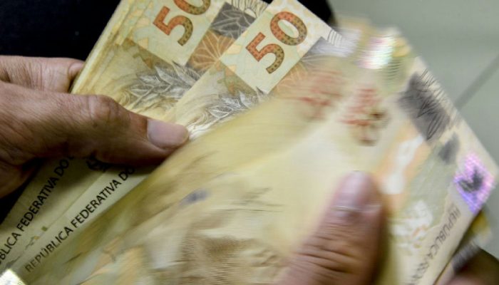 Milhões de brasileiros têm última chance para renegociar dívidas pelo Desenrola Brasil