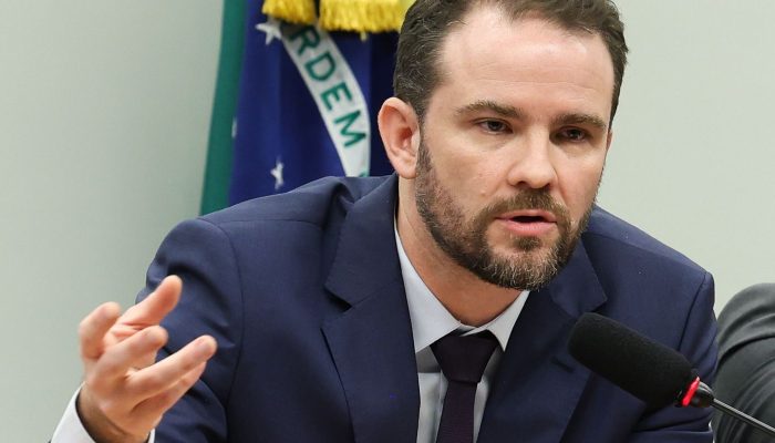 Ministro Dario Durigan defende atuação do governo federal na crise do BRB