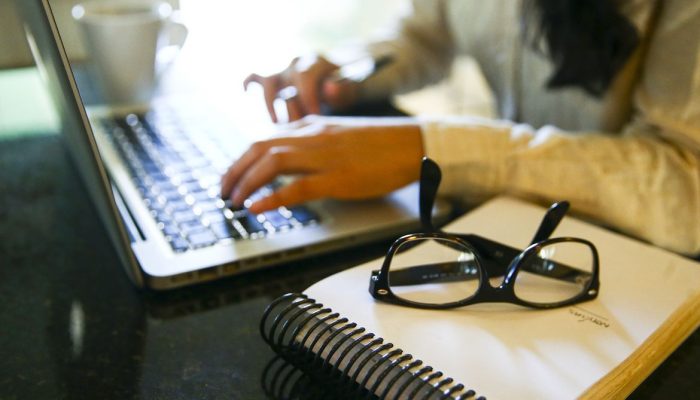 Mulheres no setor de seguros: maioria na força de trabalho, minoria nos postos de comando