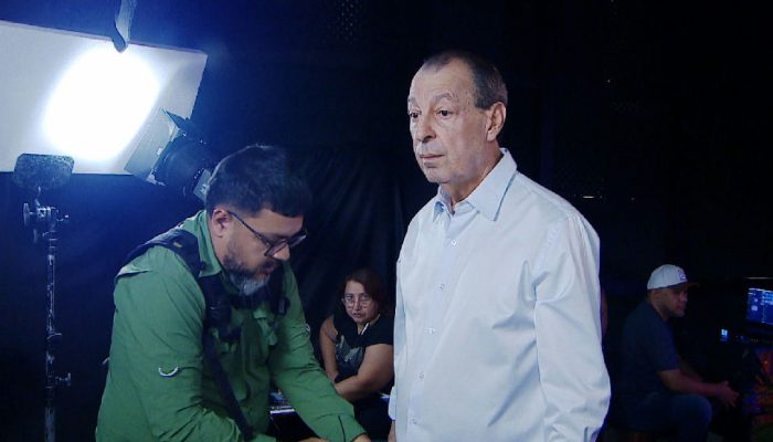 Omar Aziz em gravação eleitoral: foco na qualificação para a Zona Franca de Manaus