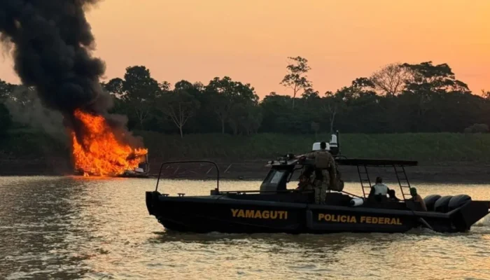 Operação da Polícia Federal no Rio Madeira destrói dezenas de estruturas de garimpo ilegal