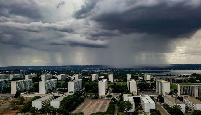 Orçamento de 2027 impõe trava ao reajuste real de servidores federais